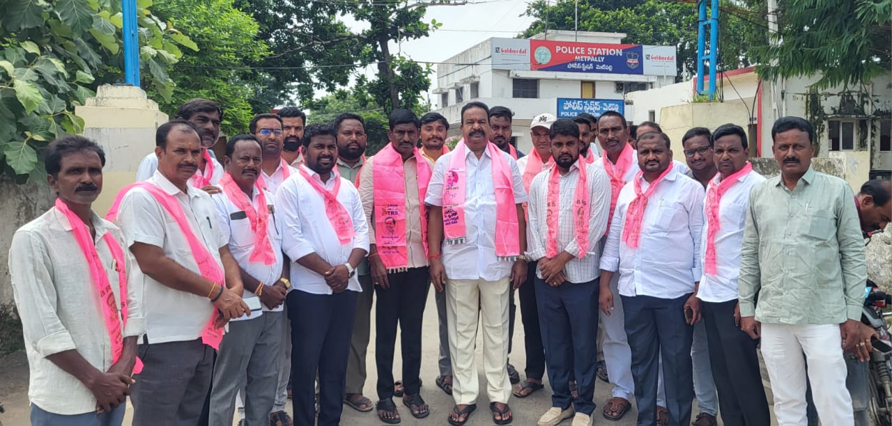 బీఆర్ఎస్ అధినేత కేసీఆర్ పై అనుచిత వ్యాఖ్యలు చేసిన వారిపై చర్యలు తీసుకోవాలి: జగిత్యాల జిల్లా బీఆర్ఎస్ పార్టీ అధ్యక్షులు కల్వకుంట్ల విద్యాసాగర్! - Additional Image